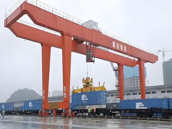 [山东青岛集装箱门式起重机厂家龙门吊具体参数有哪些]