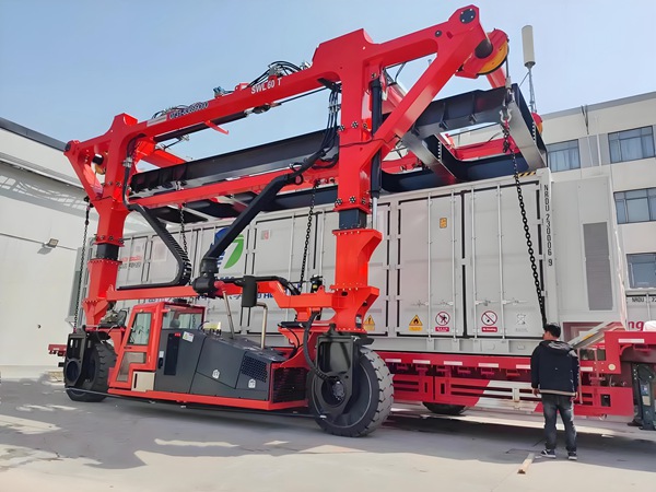 [广东深圳集装箱跨运车的分类体系与适用场景]